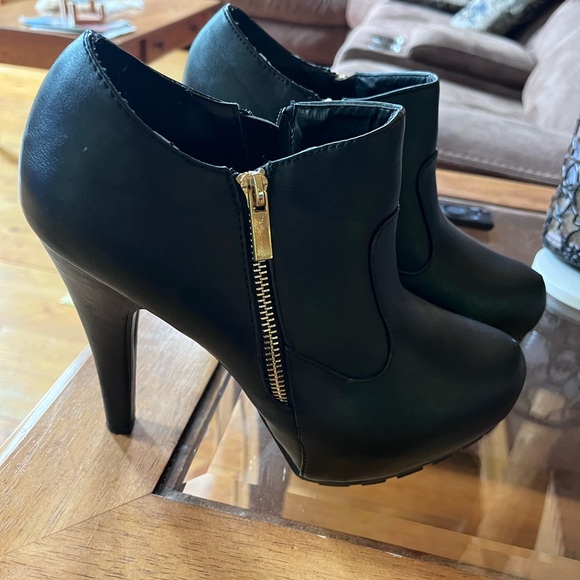 Dollhouse Shoes - Dollhouse black stiletto zip bootie mob wife club